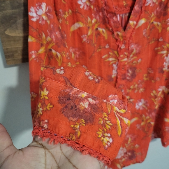 Sundance Floral Red Vneck Long Sleeve Lightweight Cotton High Low Top Medium - Picture 2 of 8